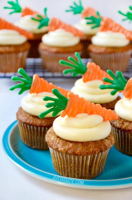 moist-carrot-cupcakes-cream-cheese-frosting-1